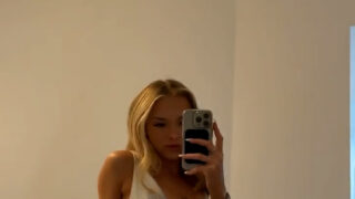 Julia Filippo Strip Tease Mirro – Onlyfans video